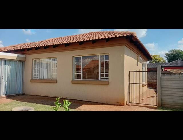 3 BEDROOM HOUSE FOR SALE IN THE ORCHARDS